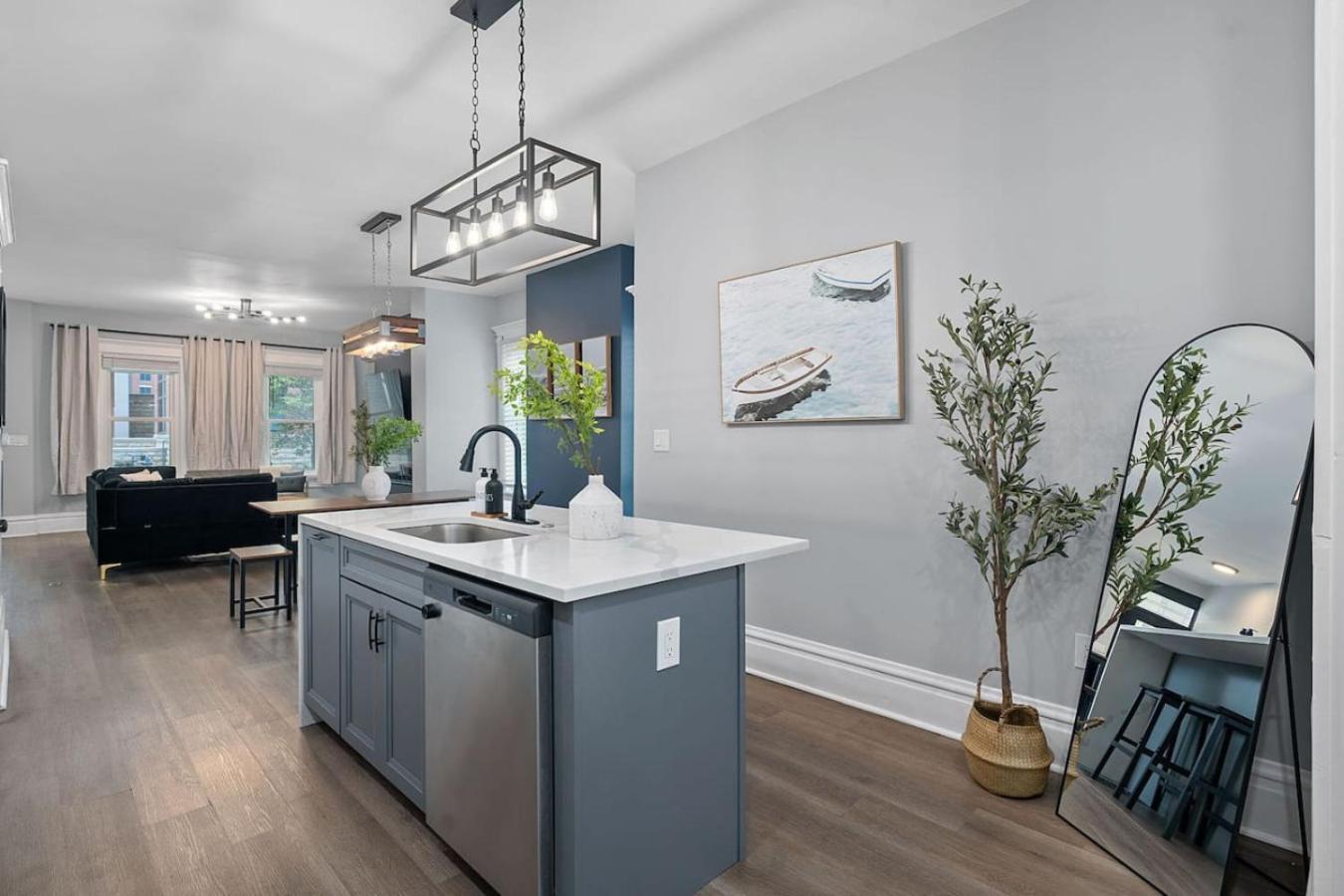 Minutes To Arena District - Foosball & Game Area *